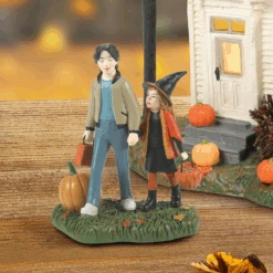 Department 56 Hocus Pocus Village Max & Dani Trick Or Treat Figure 6014675